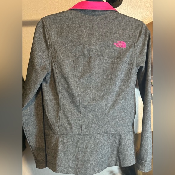 North Face Dark Heather Gray & Hot Pink Jacket Size Small - Picture 2 of 6